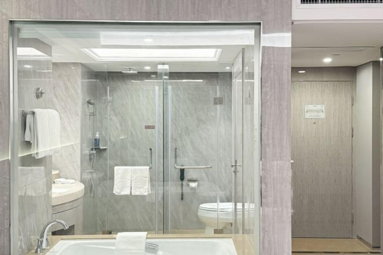 Bathroom, Fuyue Hotel, Ahanta West