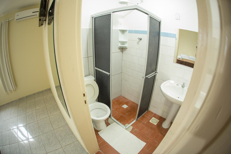 Bathroom 3, Hotel Pedra Bonita, Camagua
