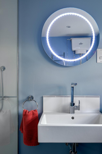 Bathroom 2, Pearl's Cottage, Surrey