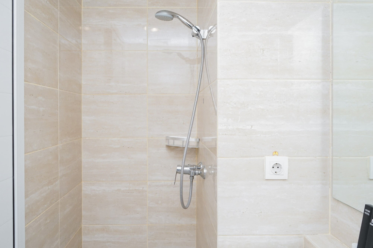Others 5, Homey Studio Apartment with Pool View at Springwood Residence By Travelio, Tangerang