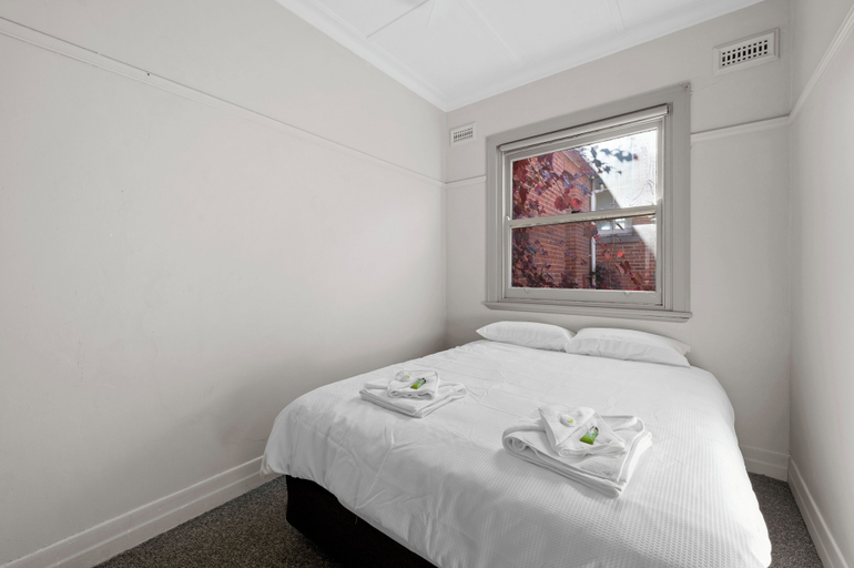 Bedroom 2, Euroa Hotel, Strathbogie