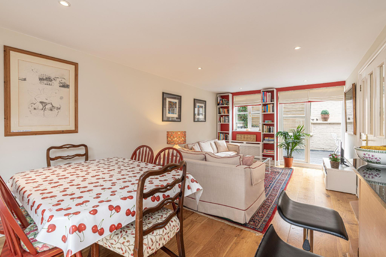 Others 5, Lovely 2bed house in Wandsworth w/ backyard patio, London