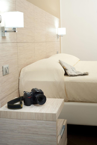 Others 3, Alaba Hotel, Trapani