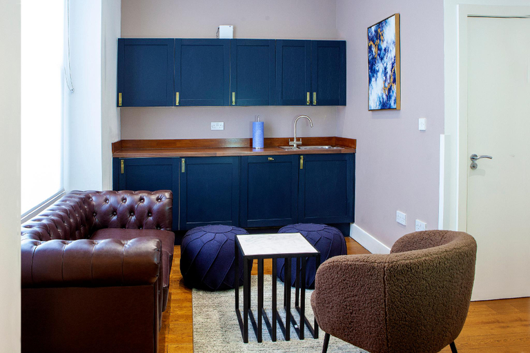 Others 3, Putera Puteri Residence, London