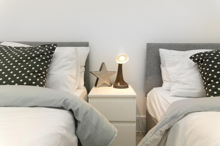 Bedroom 2, Nottingham Serviced Accommodation (Chayil Experts), Nottingham