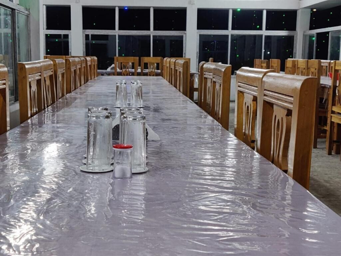 Food & Drinks, Hotel Royal Beach & Restaurant, Maungtaw