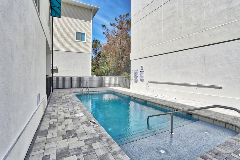 Sport & Beauty 5, Azul Townhomes A5, Pinellas