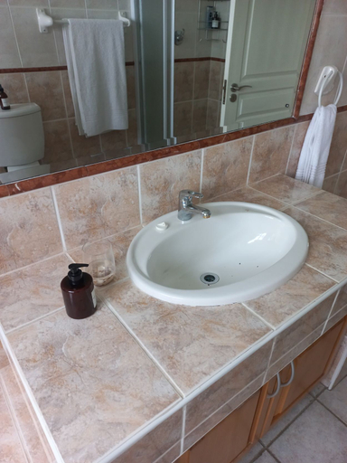 Bathroom 3, Waves of Mercy, Ugu