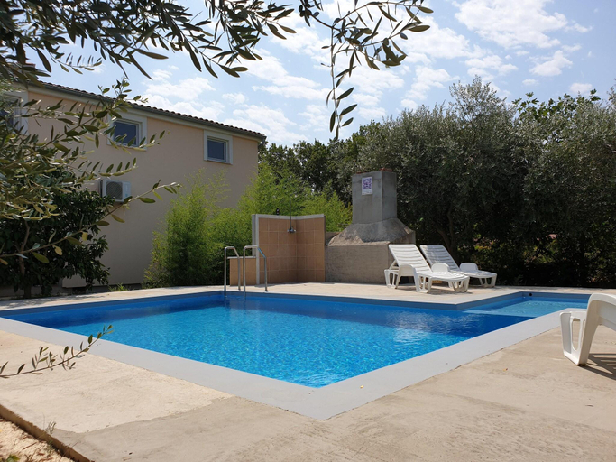 Sport & Beauty 4, Holiday Home in Banjole near the Beach, Medulin
