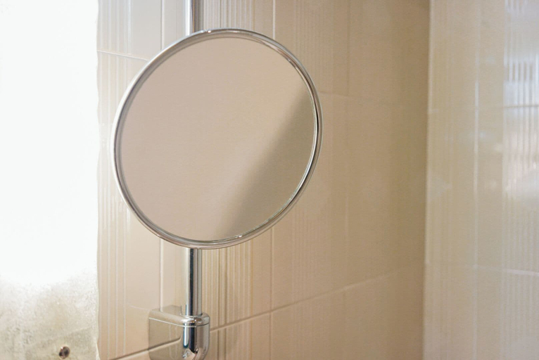Bathroom 5, Schwarzer Adler, Bolzano