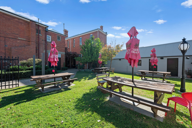 Others 5, Euroa Hotel, Strathbogie