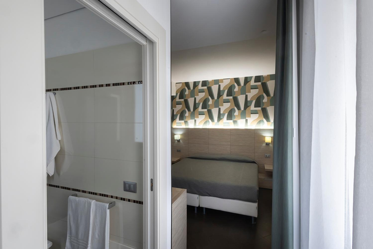 Others 5, Alaba Hotel, Trapani