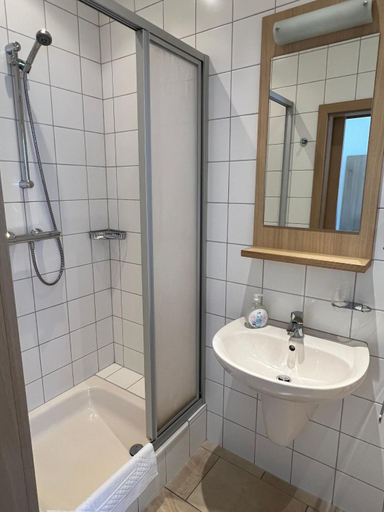 Bathroom, Hotel Pfalzer Hof, Kaiserslautern