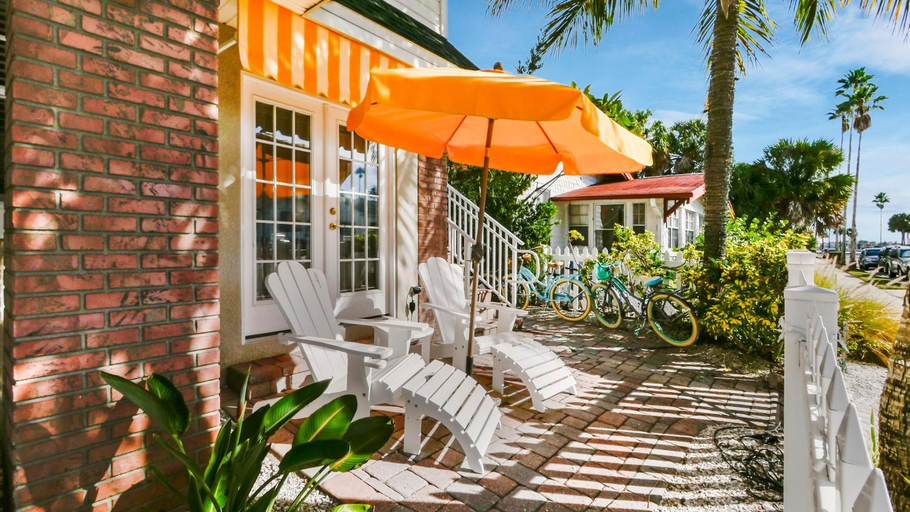 Others 4, Coconut Inn, Pinellas