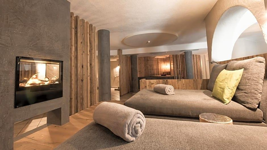 Bedroom 4, Tauber's Bio Vitalhotel, Bolzano