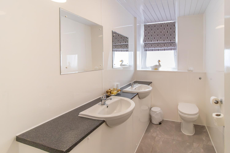 Bathroom 4, Palace Hotel & Spa Buxton, Derbyshire