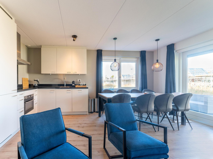 Others 4, House near Scherpenisse Beach with Garden, Tholen