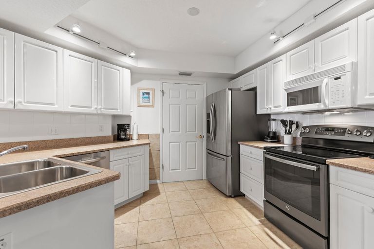 Others 1, Oceanwalk 15-206, Volusia
