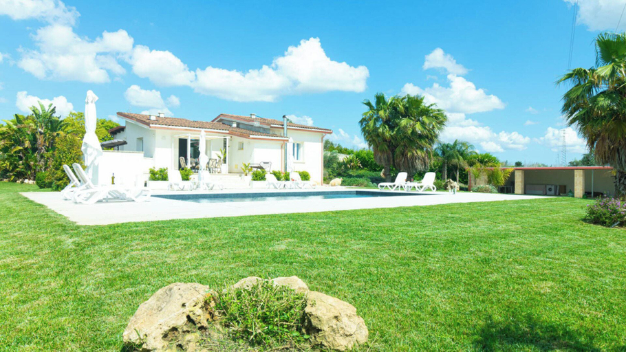 Others 1, Villa Menea con Piscina e SPA, Lecce