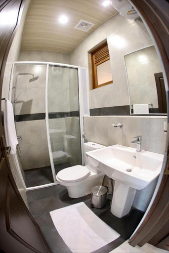 Bathroom 3, Riverbank Resort Gampola, Udapalatha