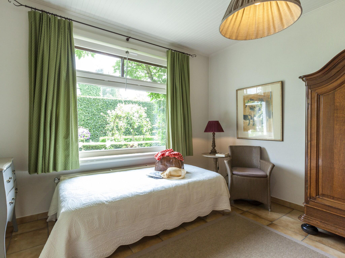 Bedroom 2, House in Zingem Near Hiking Trails, Oost-Vlaanderen