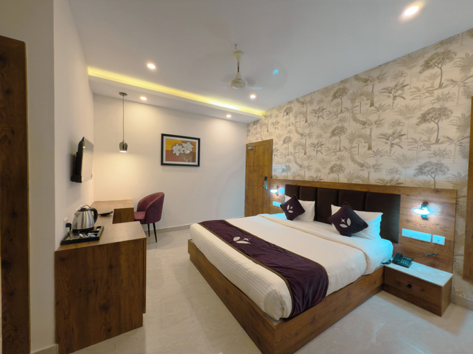 Bedroom, purple leaf, Cuttack