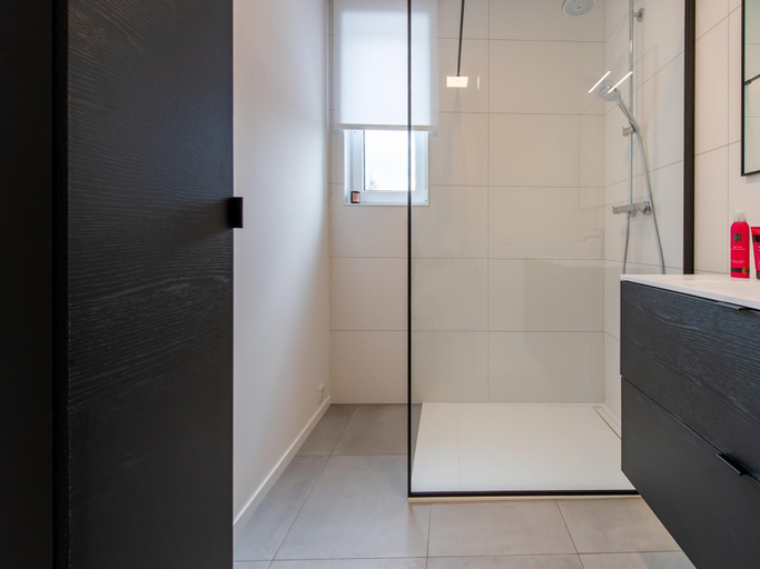 Bathroom 3, Villa at Veerse Meer with Lake Views, Noord-Beveland