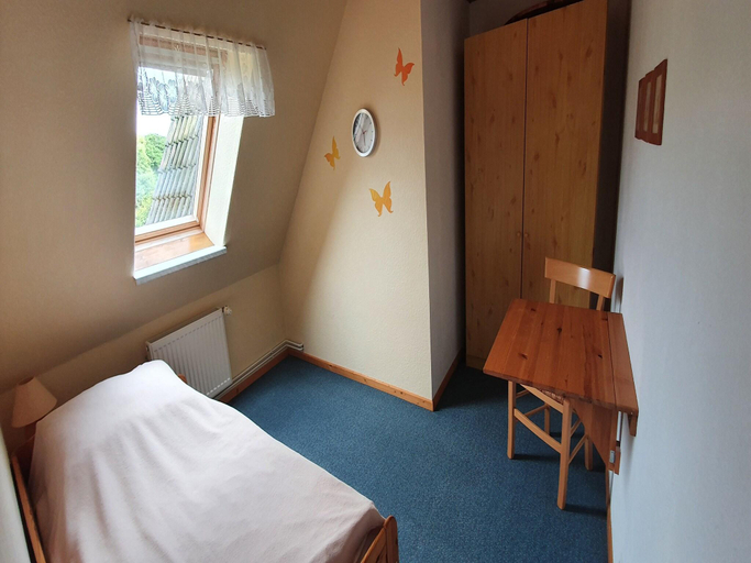 Bedroom 2, Ferienwohnung mit Garten in Zweedorf, Rostock