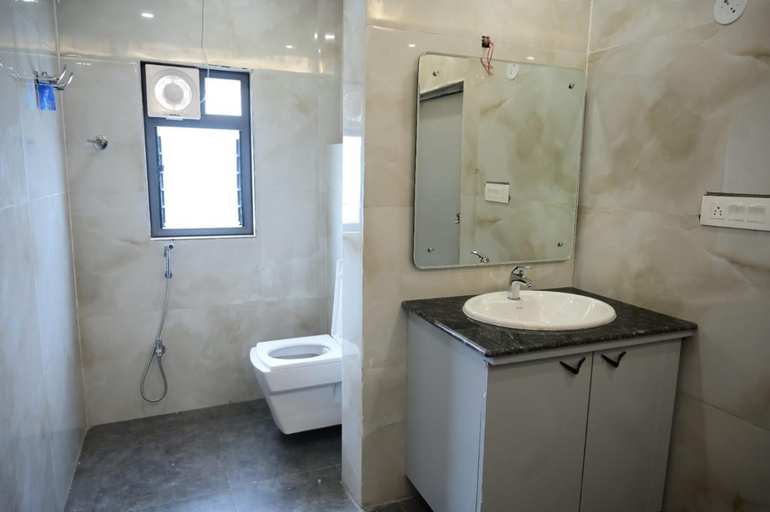 Bathroom 4, Hotel Aastha & Banquets, Patna