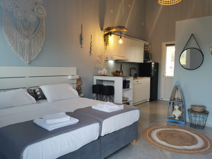 Room 4, Boho Sisi Retreat - Poolside Oasis Garden Charm, Crete