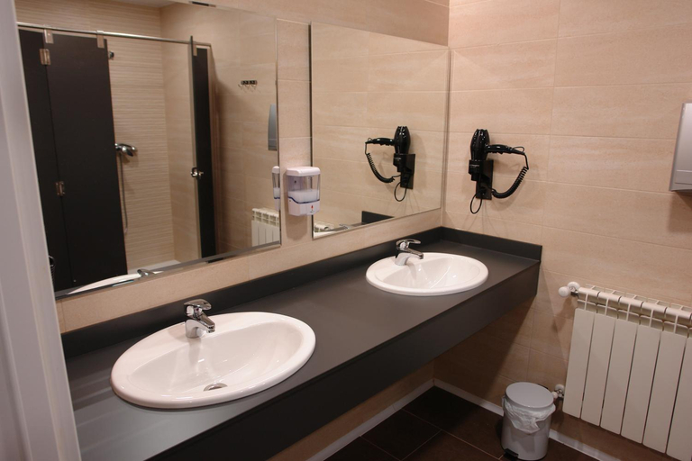 Bathroom 4, Hostel Trovadores, Burgos