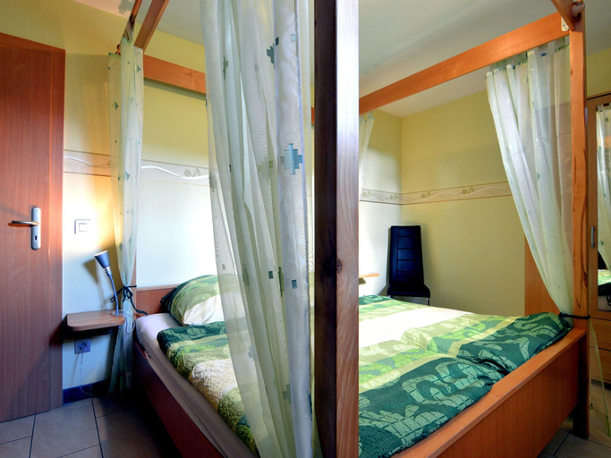 Bedroom, Apartment in Burg Reuland with forest, Liège