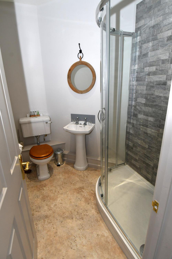 Bathroom, The Swan Hotel, Alresford, Hampshire
