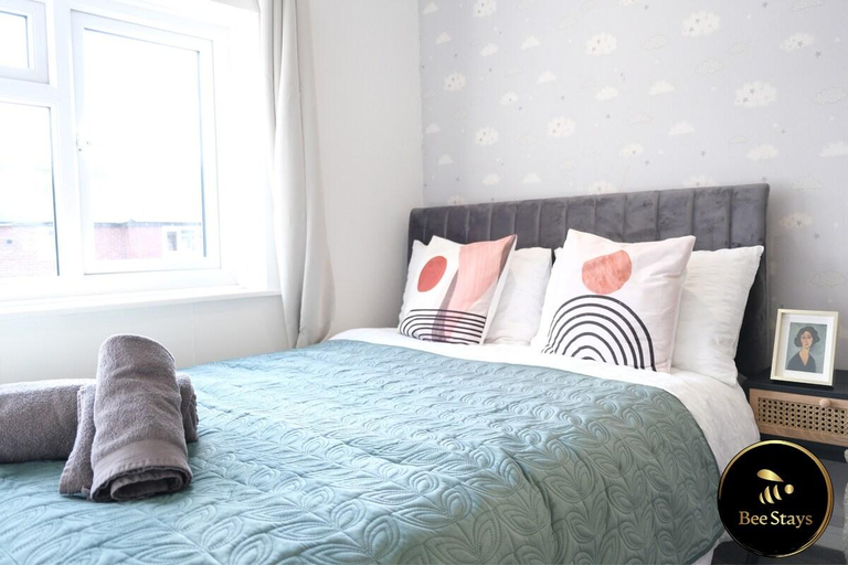 Bedroom 2, Bee Stays - Ambleside House, Warrington