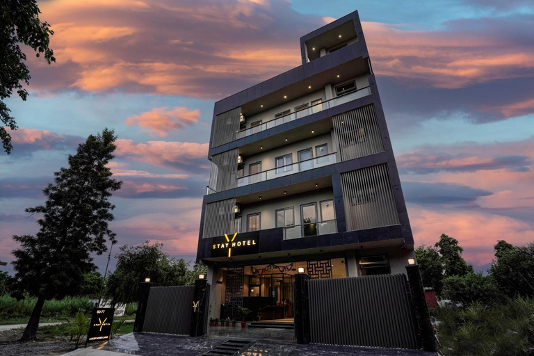Exterior & Views