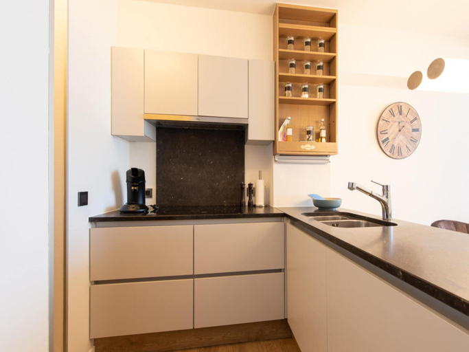 Private kitchen 3, Apartment With Frontal sea View in Raversijde, West-Vlaanderen