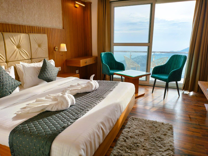 Bedroom 2, The Palm Aryan Mussoorie - 5 mins Walk to Mall Road, Dehradun