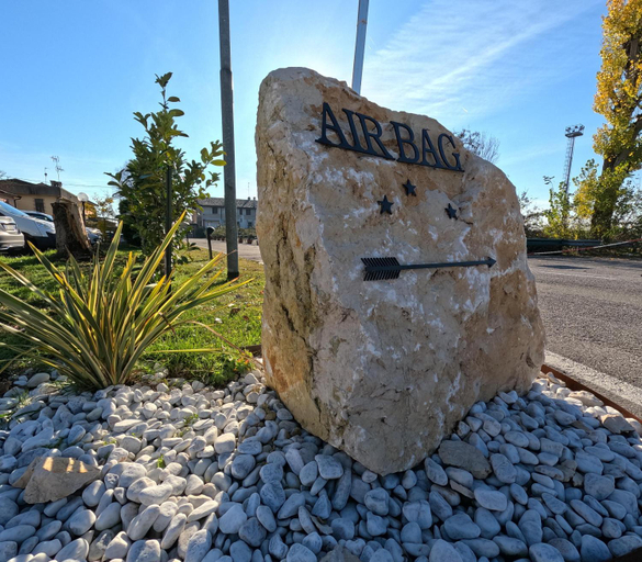 Others 5, Hotel Air Bag, Lodi
