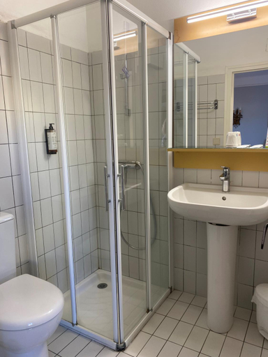 Bathroom 4, Hotel des Templiers, Pyrénées-Orientales