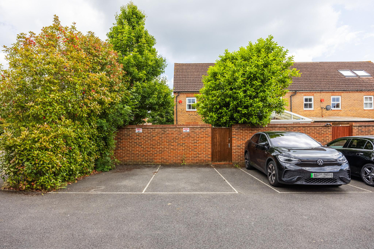 Others 3, PrimeStay Residence, Slough