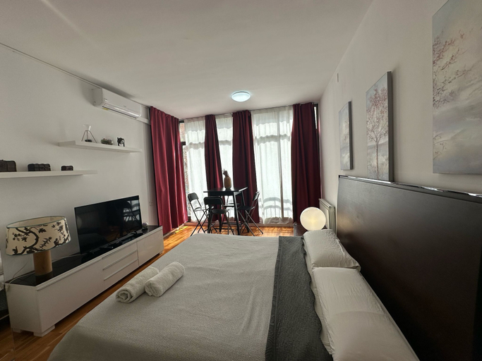 Others 3, Rooms Nuevo Arago, Barcelona