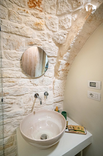 Bathroom 3, Monte Adamello - dimora nei trulli, Bari