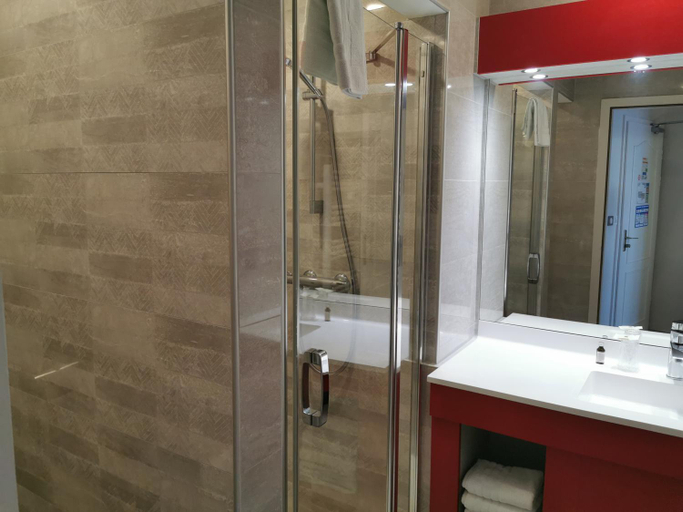 Bathroom 4, Hotel Restaurant Au Parc des Cigognes, Bas-Rhin