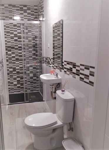 Bathroom 3, SevillaDream Hostel, Sevilla