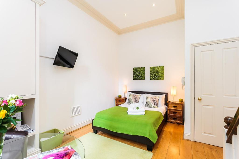 Others 4, Earl s Court - Longridge Road, London