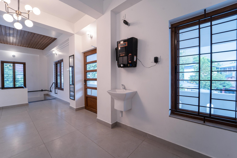 Bathroom 4, Treebo West Fort Divine – Near Padmanabhaswamy Temple, Thiruvananthapuram