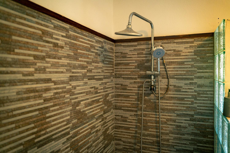 Bathroom 4, Lemongrass Lodge