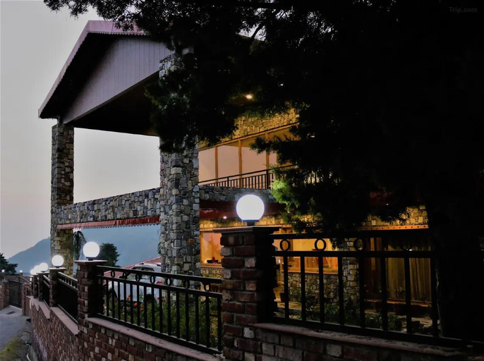 Exterior & Views