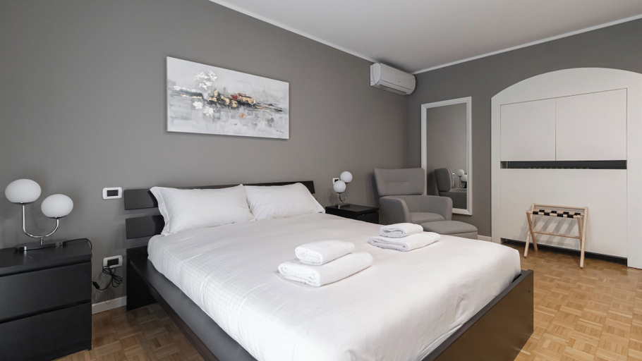 Others 5, Italianway - Solferino 33, Milano