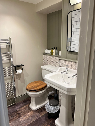 Bathroom 3, The Punch Bowl, Oxfordshire